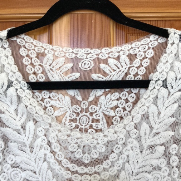 Mesh and crotchet designed stitch top - Picture 2 of 5